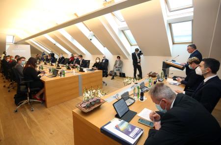 VLADA NA OBISKU V CERKNICI 039 FOTO LJUBO VUKELIČ